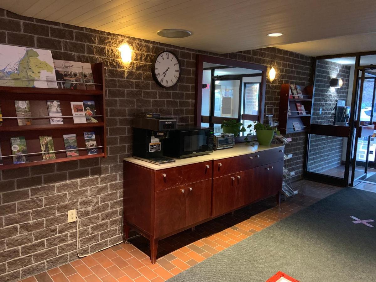 Motel Le Transit Mont-Saint-Hilaire Kültér fotó