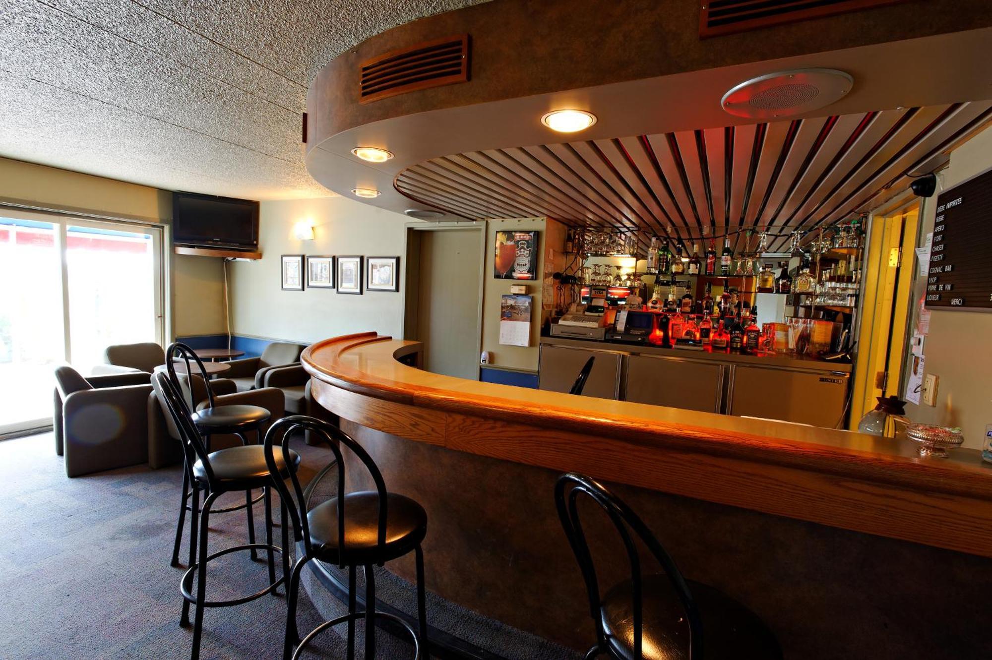 Motel Le Transit Mont-Saint-Hilaire Kültér fotó