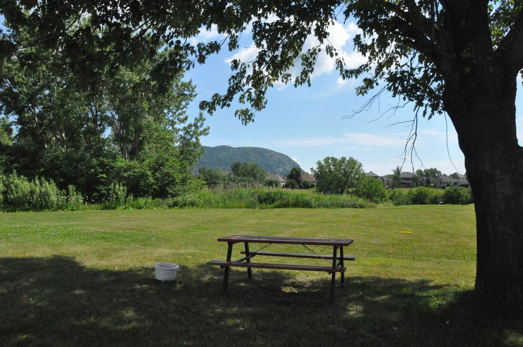 Motel Le Transit Mont-Saint-Hilaire Kültér fotó