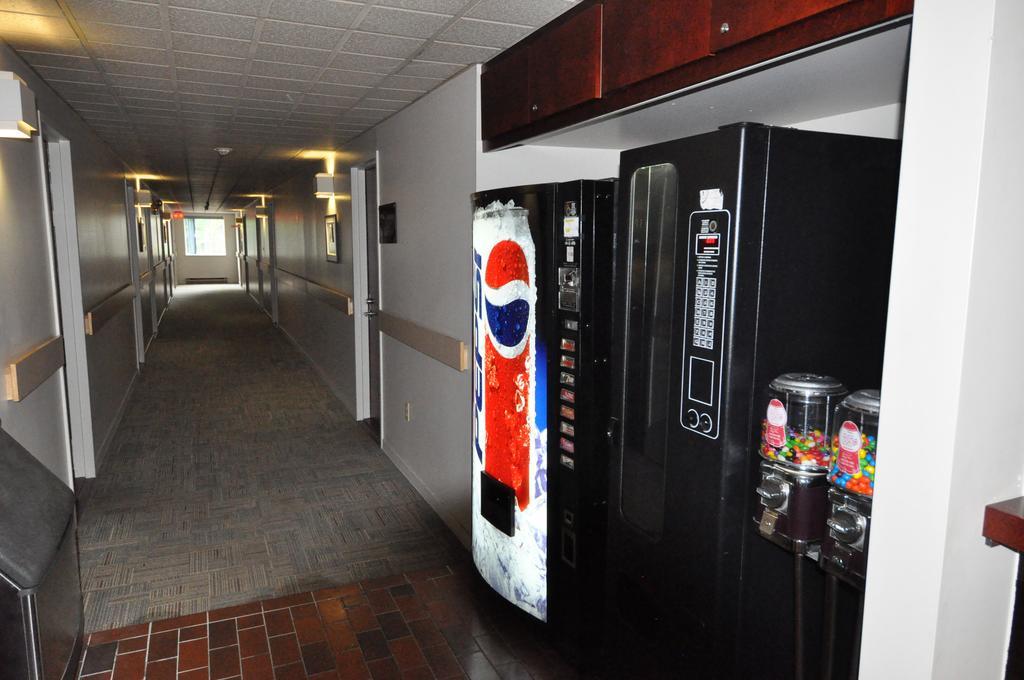 Motel Le Transit Mont-Saint-Hilaire Kültér fotó