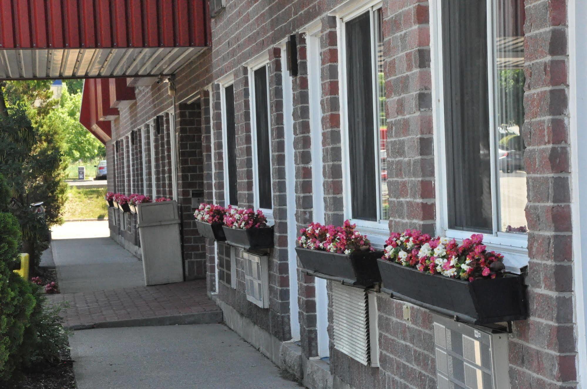 Motel Le Transit Mont-Saint-Hilaire Kültér fotó